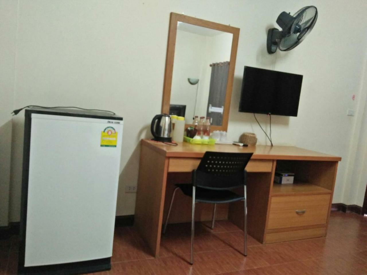 Sangthong Building Hotel Mae Chaem Bagian luar foto