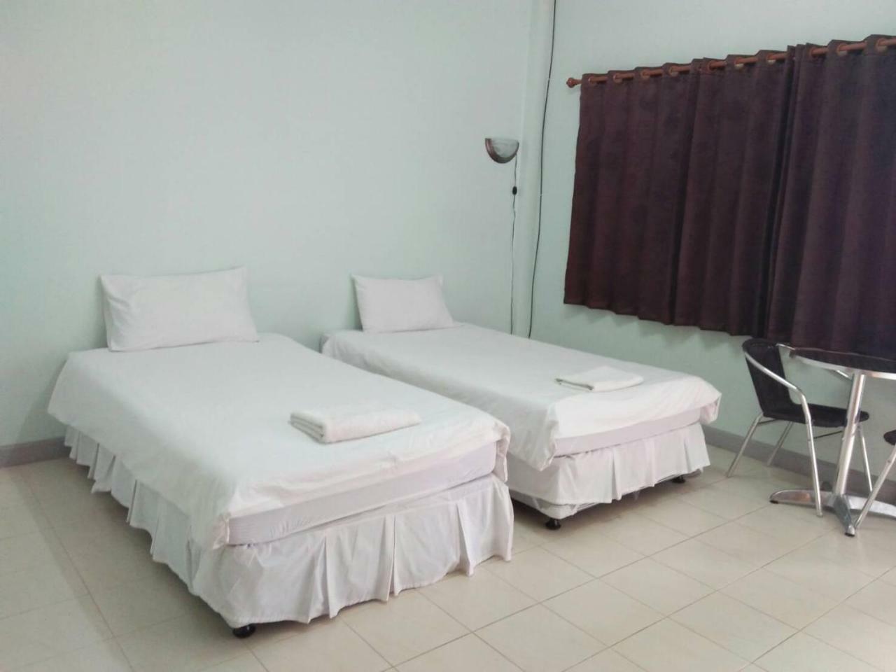 Sangthong Building Hotel Mae Chaem Bagian luar foto