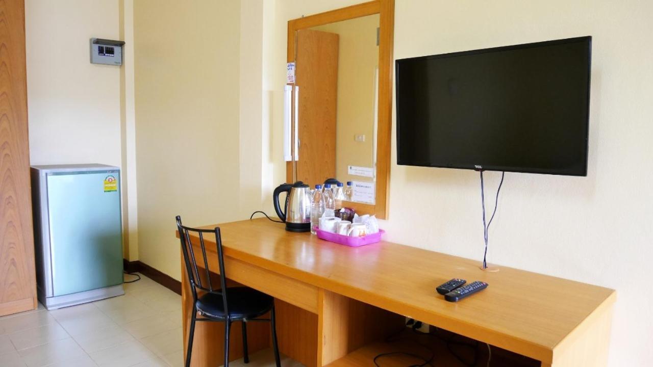 Sangthong Building Hotel Mae Chaem Bagian luar foto