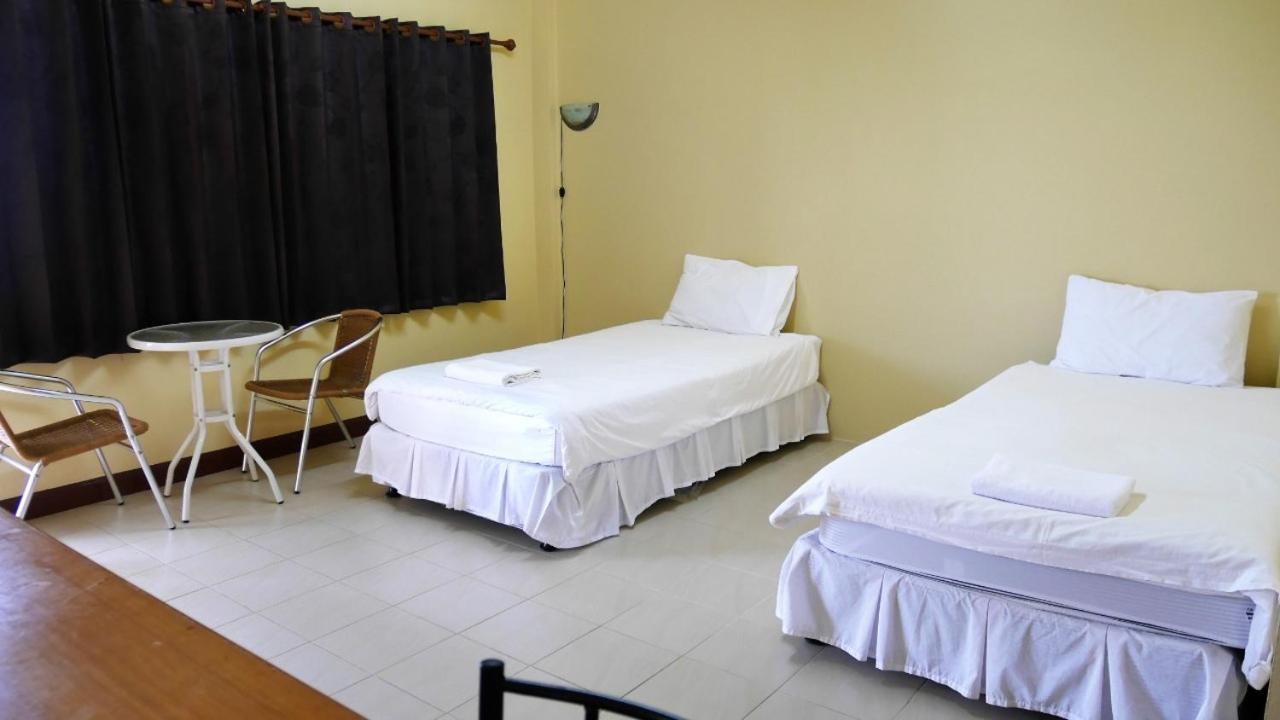 Sangthong Building Hotel Mae Chaem Bagian luar foto